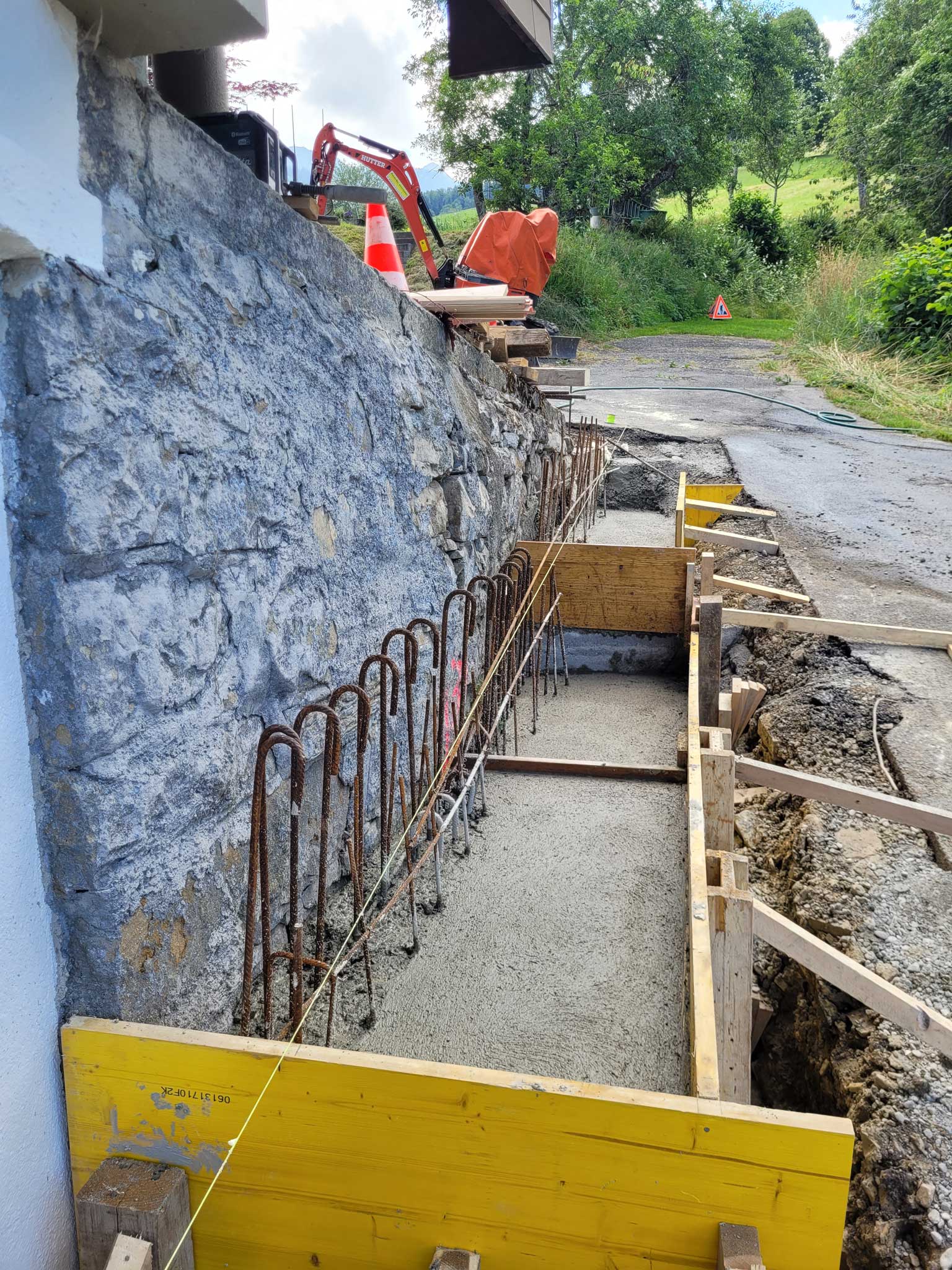 Stützmauer (Kundenarbeiten), Juli 2023