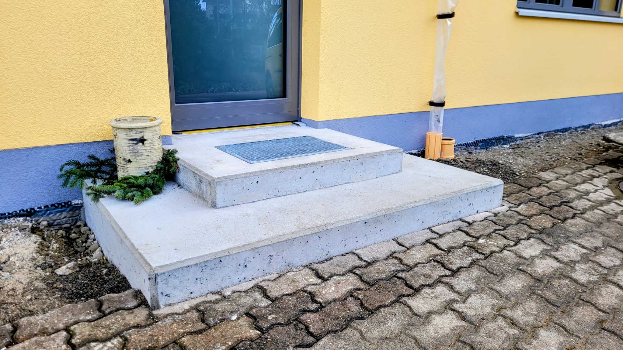 Eingang und Treppe (Umbau / Anbau), Dezember 2025